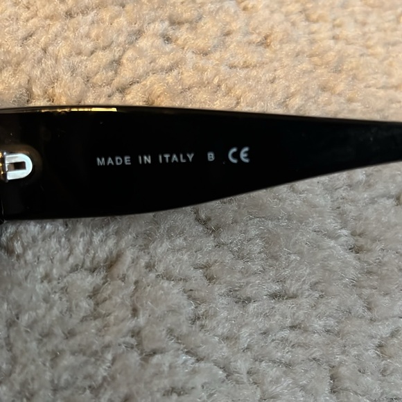 Authentic Chanel Sunglasses with box. - Picture 6 of 8